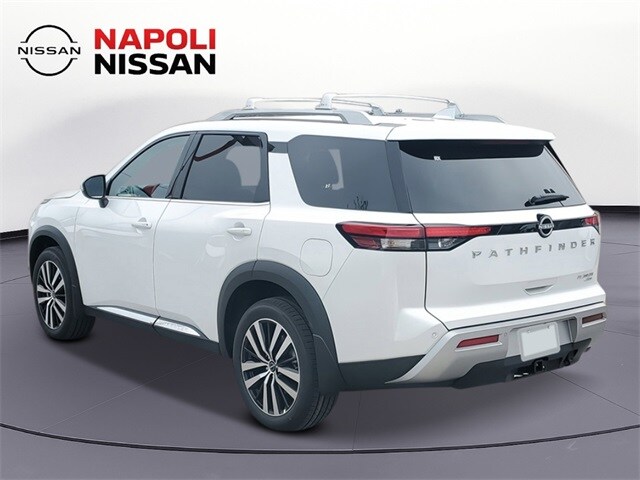 2025 Nissan Pathfinder Platinum photo 2