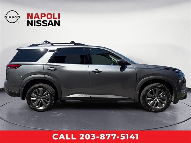 2024 Nissan Pathfinder SV photo 2