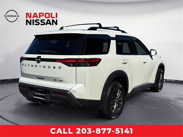 2023 Nissan Pathfinder SV photo 3