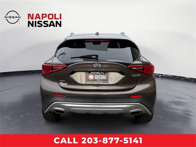 2017 Infiniti QX30 Luxury photo 4