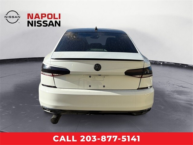 2020 Volkswagen Passat 2.0T R-Line photo 4