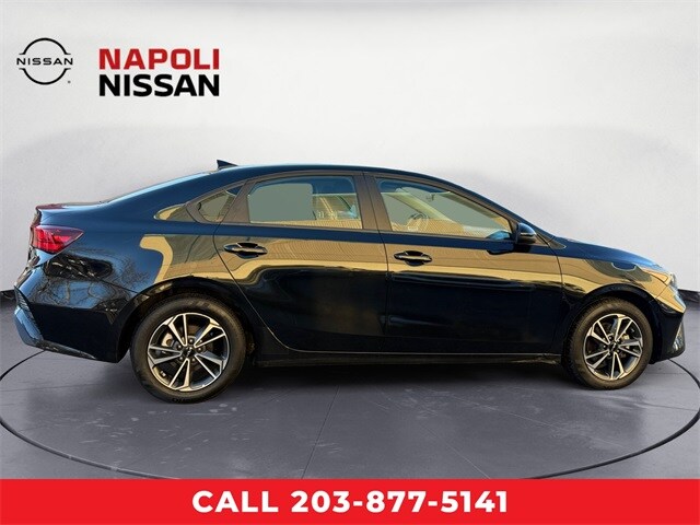 2024 Kia Forte LXS photo 2