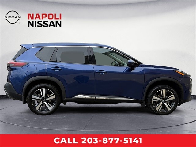 2022 Nissan Rogue SL photo 2