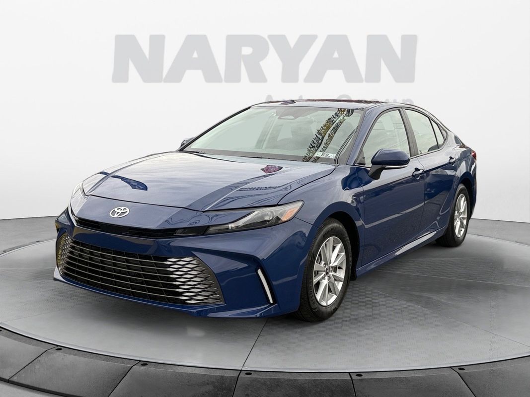 2025 Toyota Camry LE photo 3