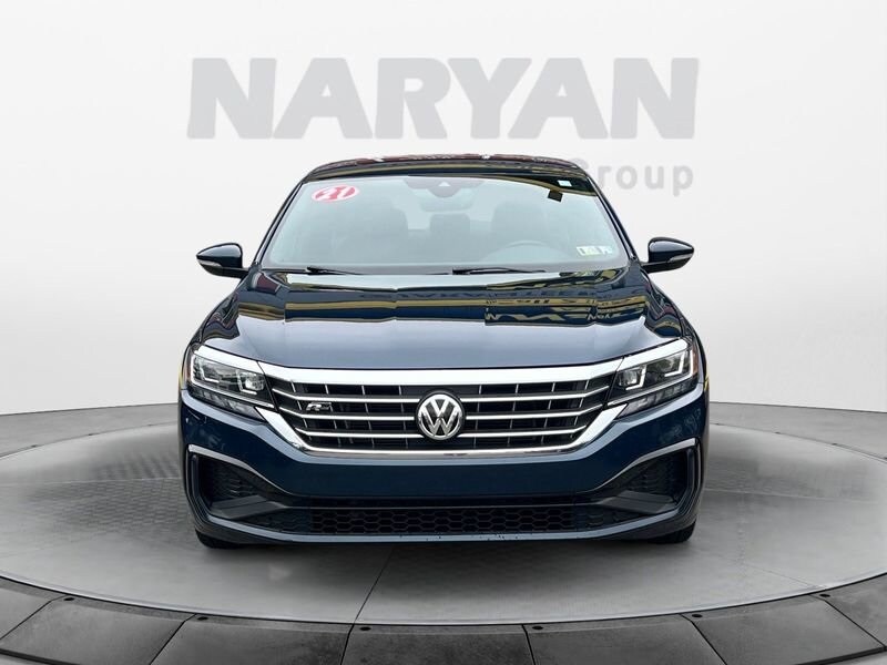 2021 Volkswagen Passat 2.0T R-Line photo 2