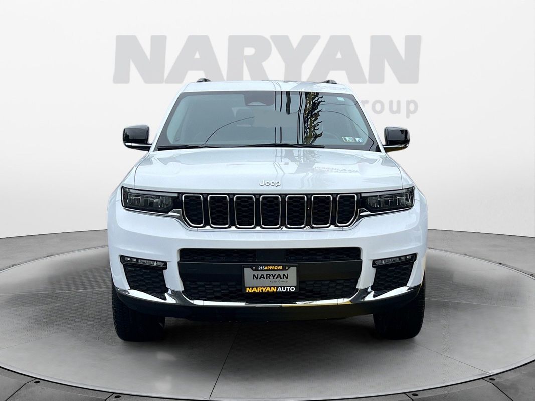 2022 Jeep Grand Cherokee Limited photo 2