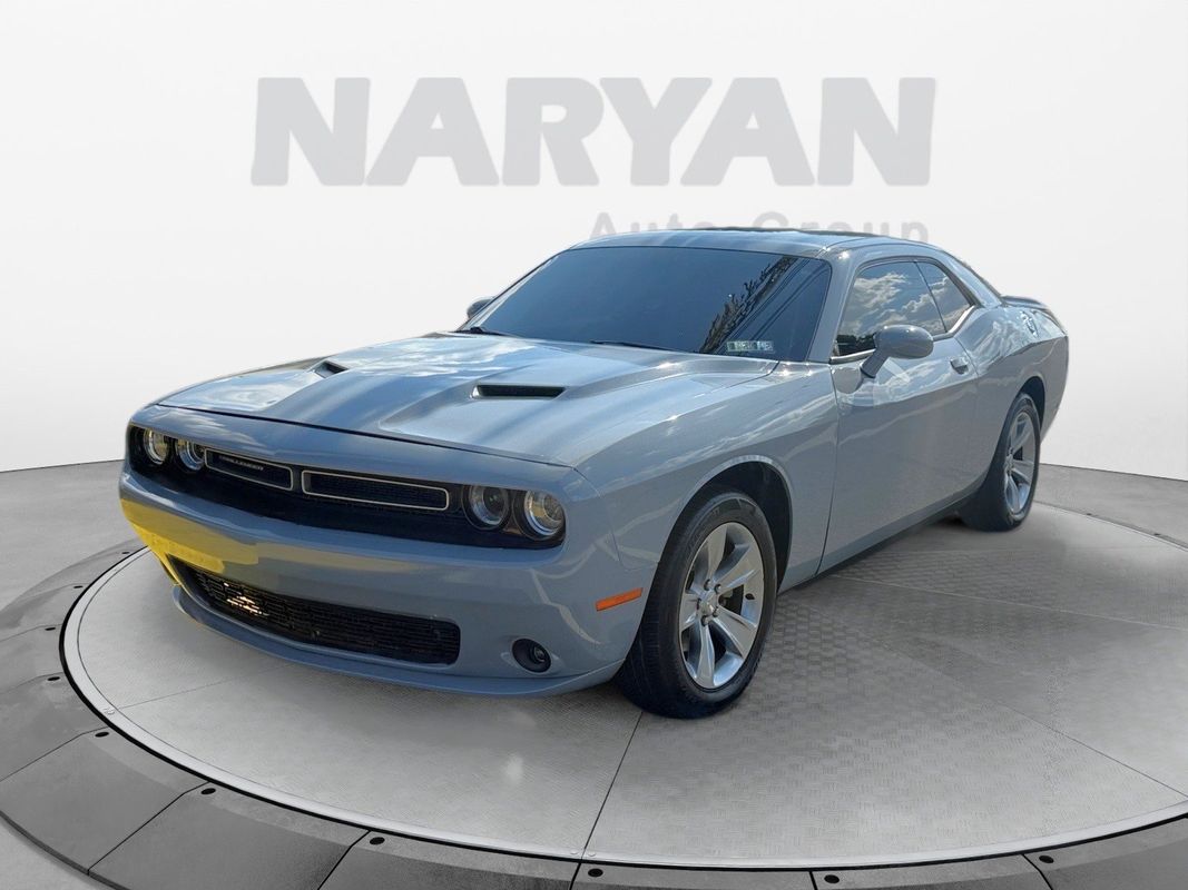 2021 Dodge Challenger SXT photo 3