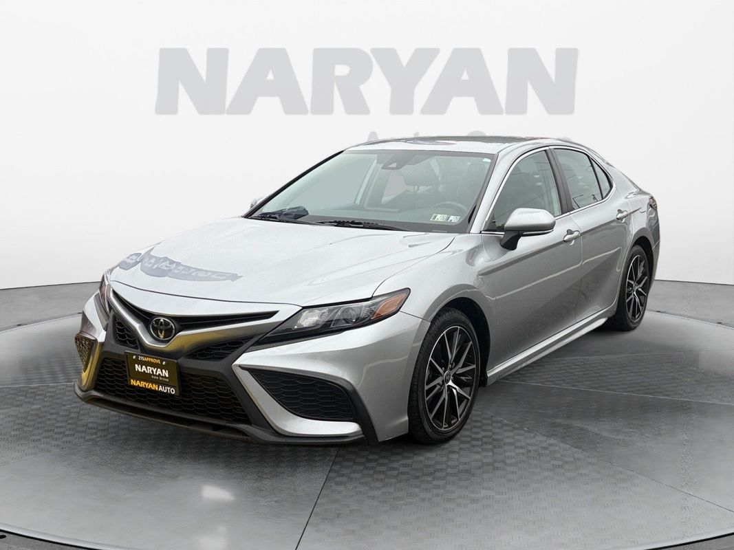 2022 Toyota Camry SE photo 3