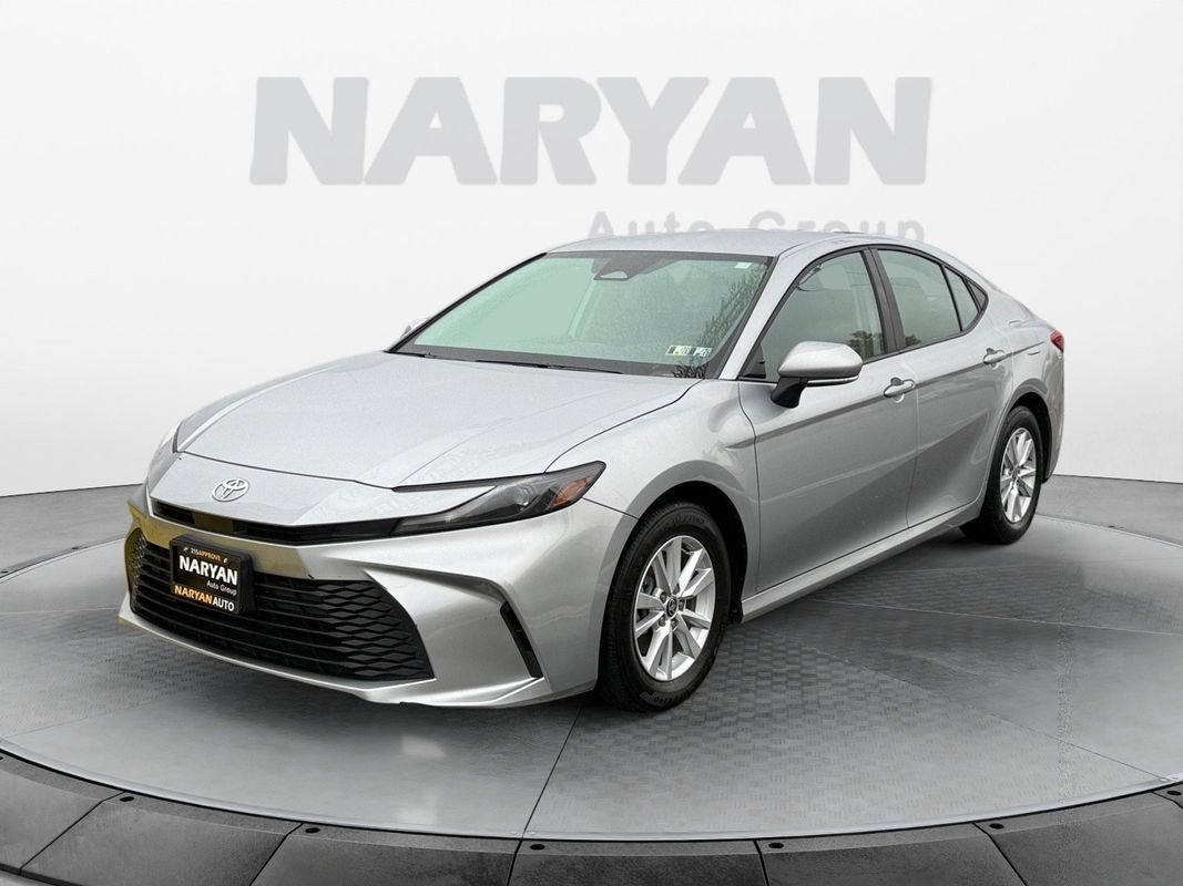 2025 Toyota Camry LE photo 3