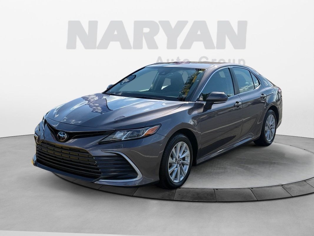 2023 Toyota Camry LE photo 3