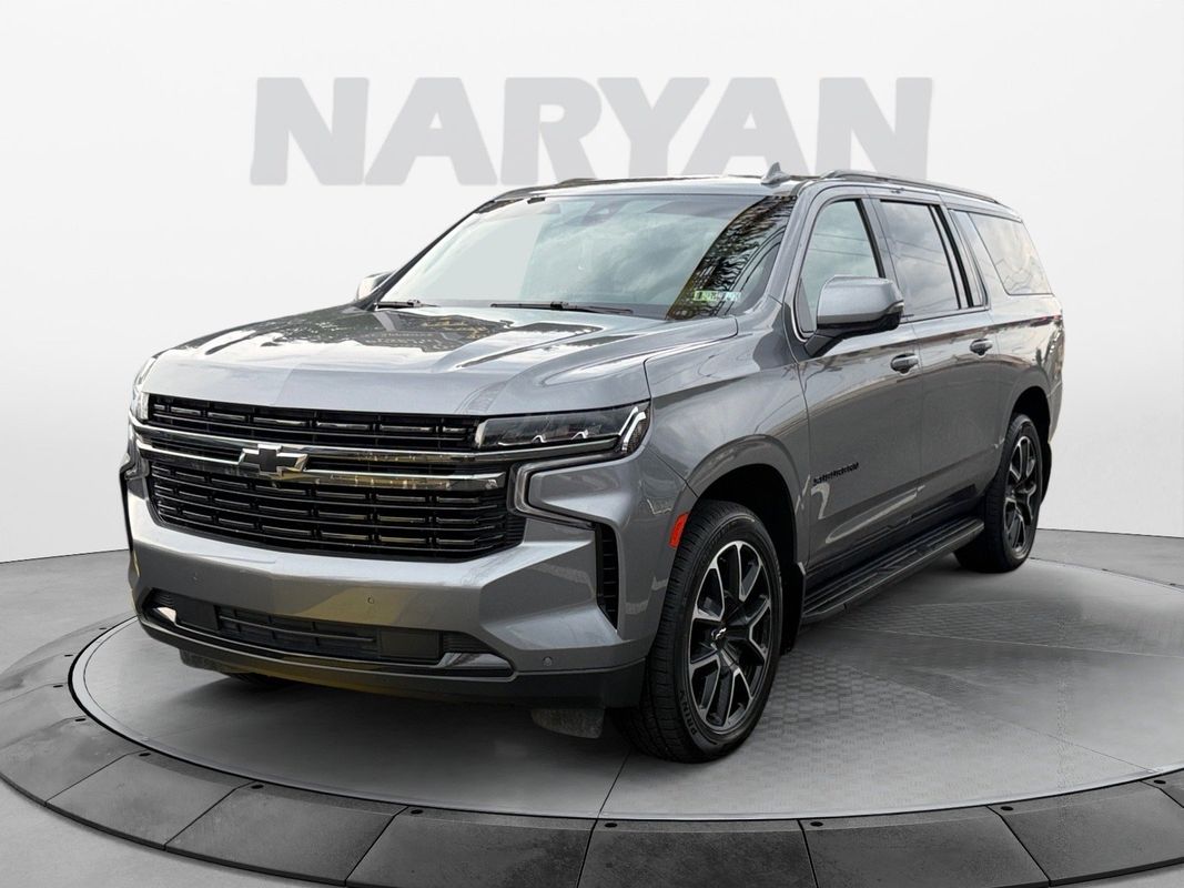 2022 Chevrolet Suburban RST photo 2