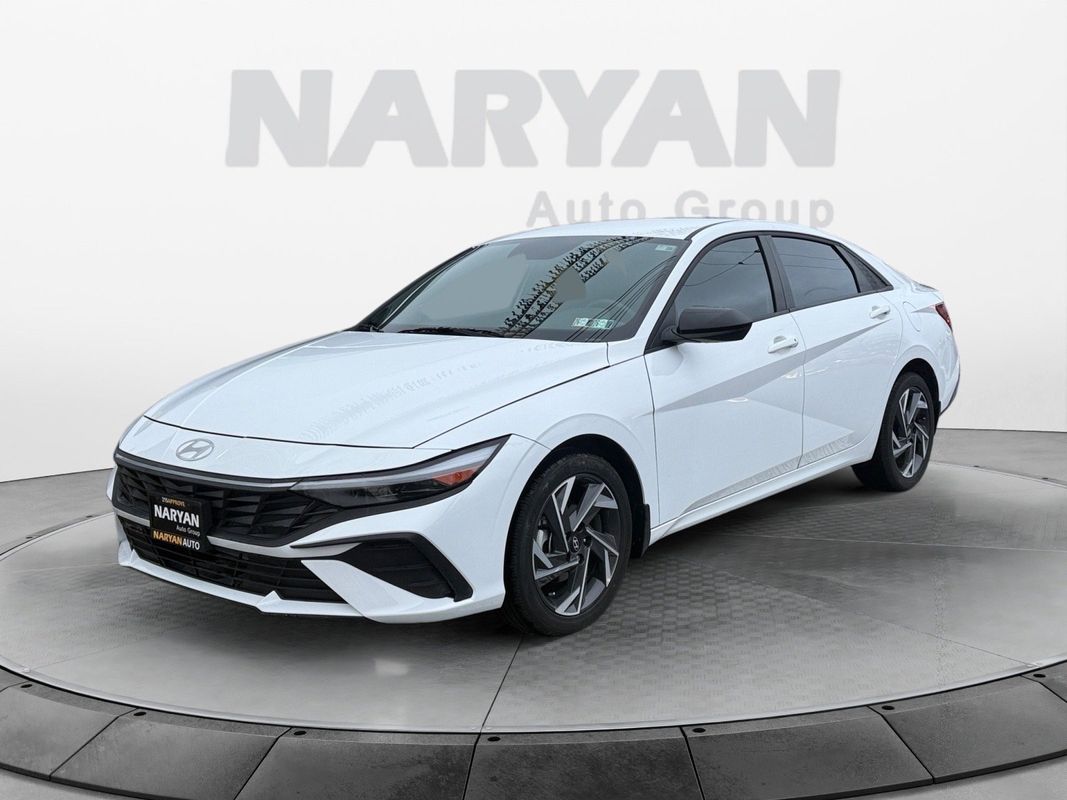 2025 Hyundai Elantra SEL Sport photo 3