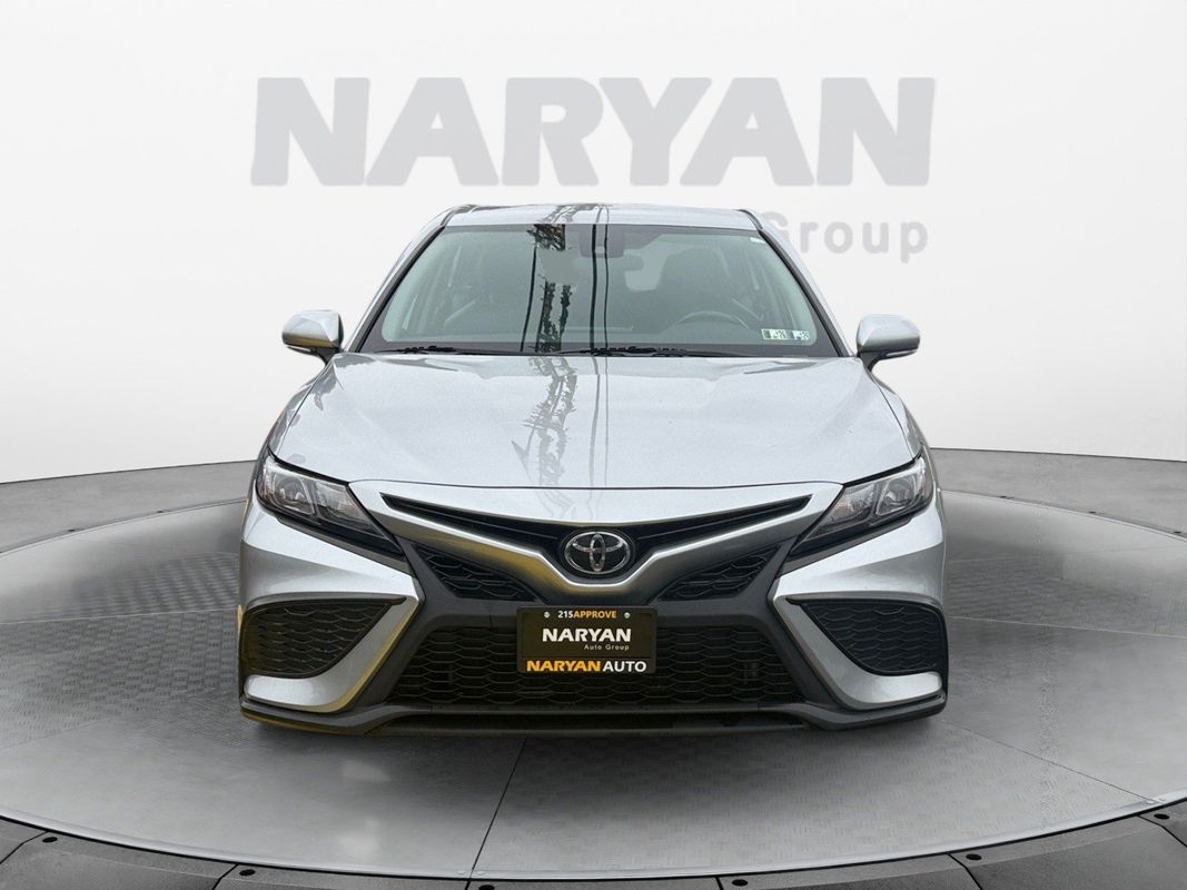 2022 Toyota Camry SE photo 2