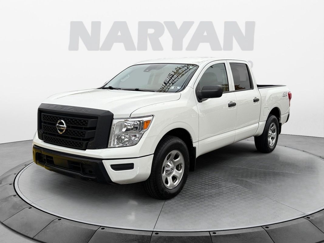 2022 Nissan Titan Crew Cab S photo 3