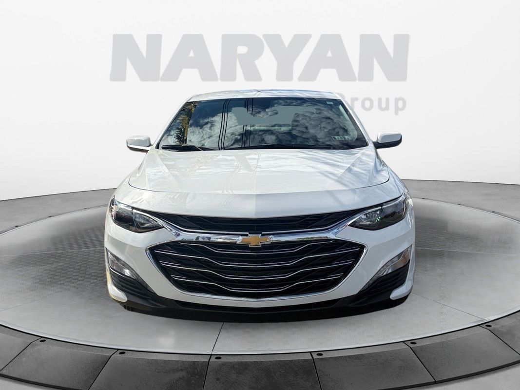 2024 Chevrolet Malibu 1LT photo 2