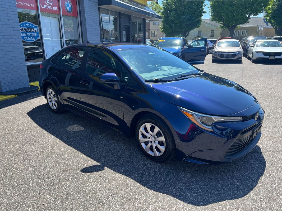 2025 Toyota Corolla LE CVT's photo