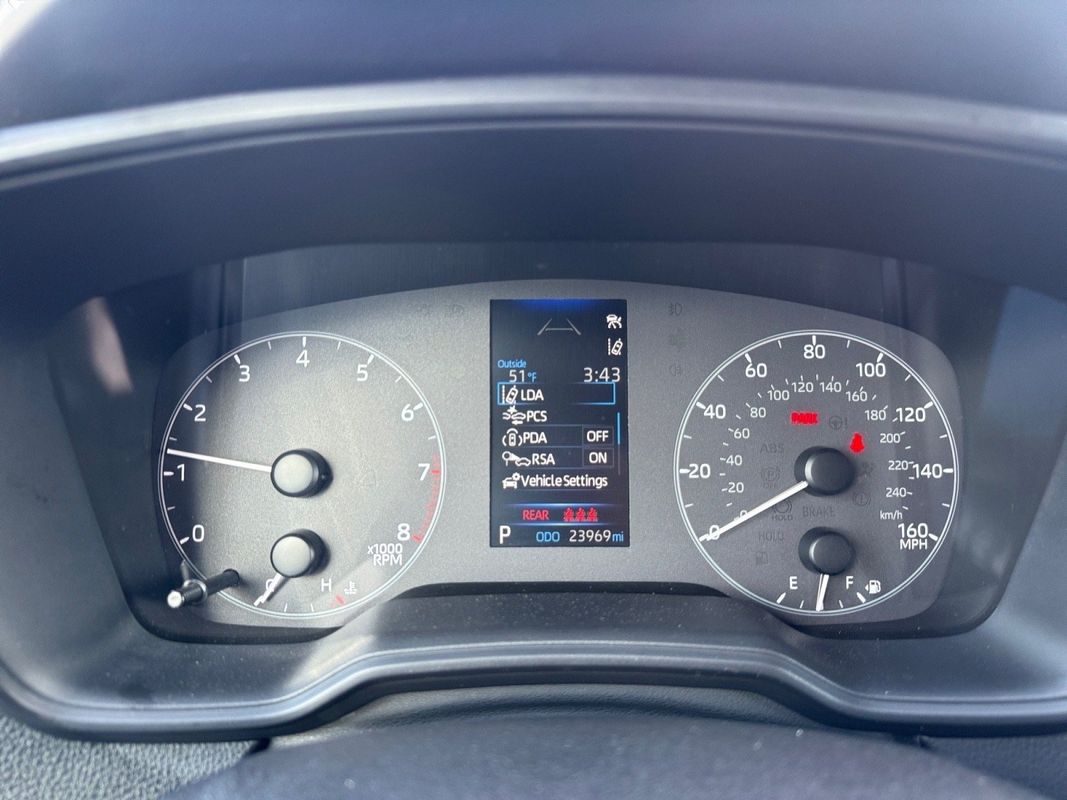 2025 Toyota Corolla SE - Photo 13