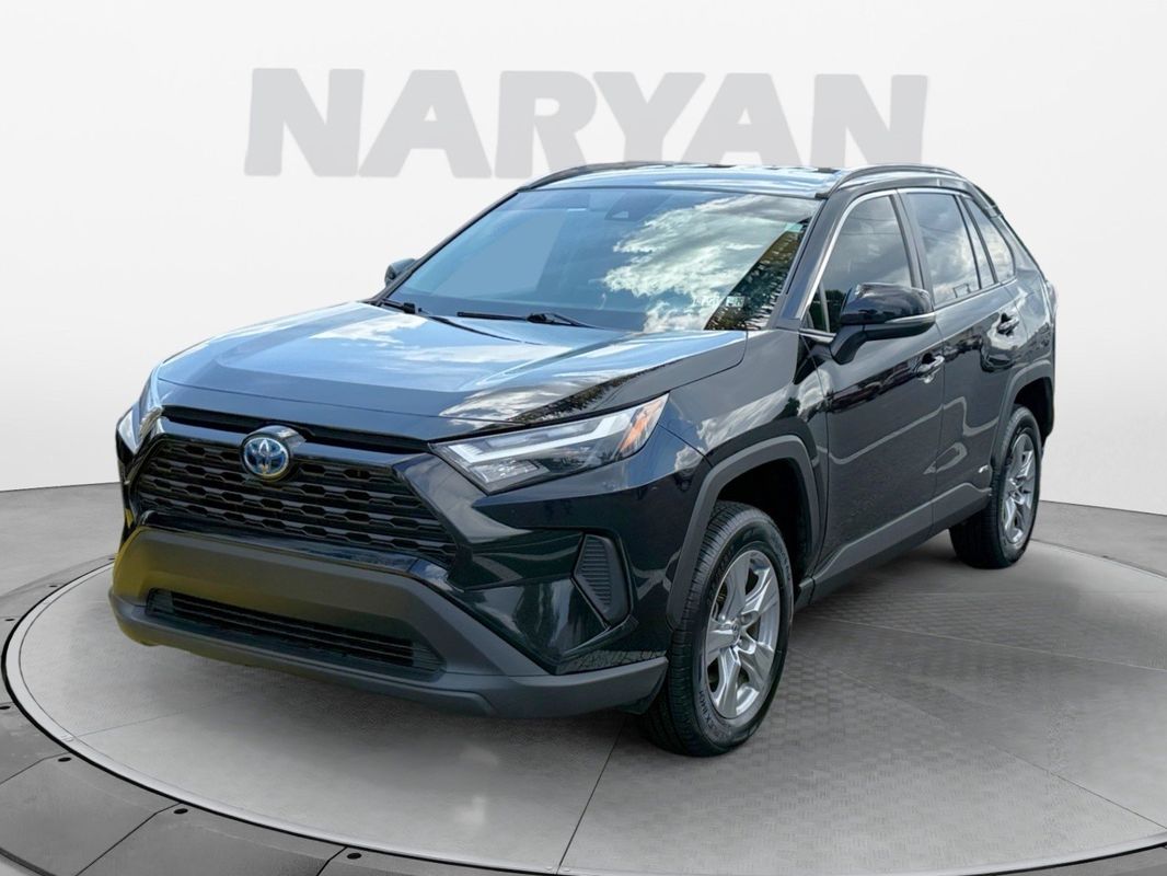2023 Toyota RAV4 Hybrid XLE photo 3