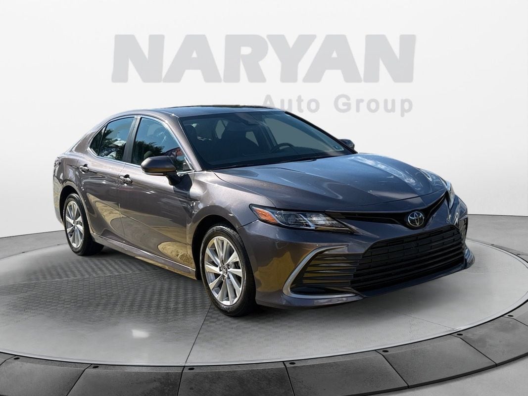 2023 Toyota Camry LE's photo
