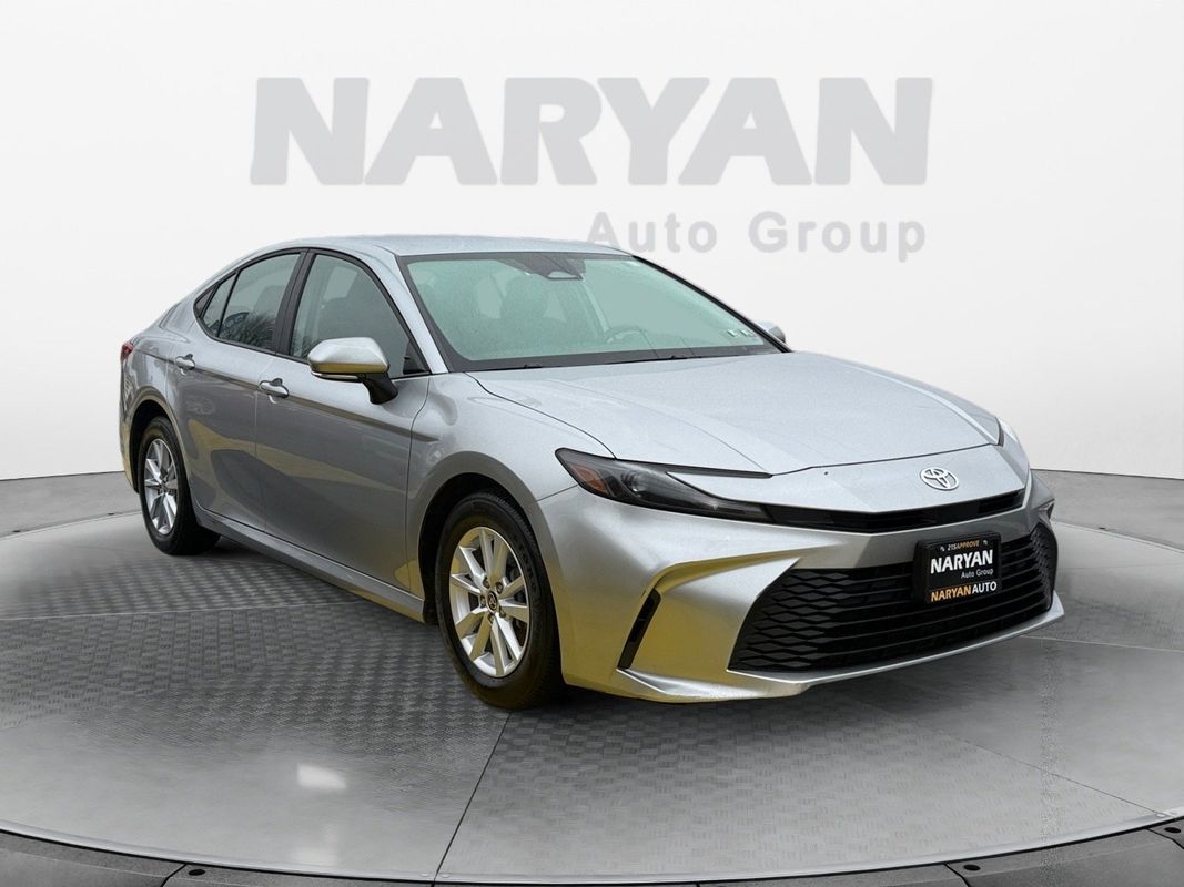 2025 Toyota Camry LE's photo
