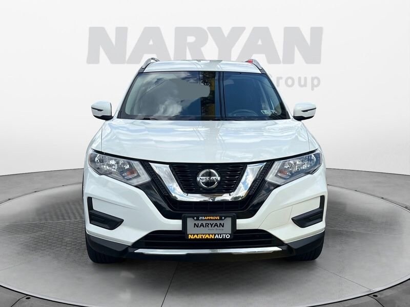2019 Nissan Rogue SV photo 2