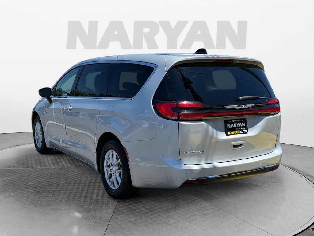 Used 2024 Chrysler Pacifica Touring L Van Passenger Van
