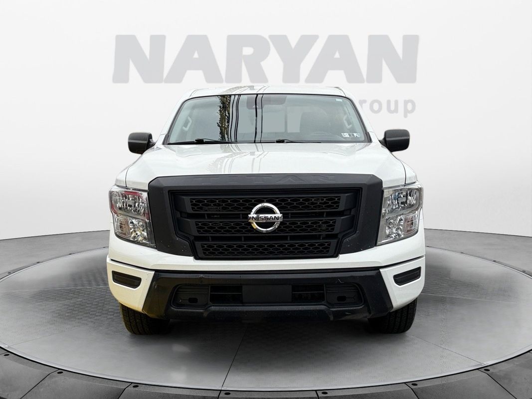 2022 Nissan Titan Crew Cab S photo 2