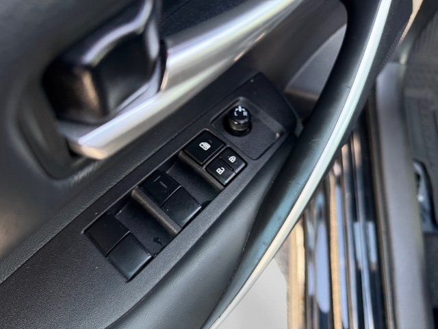 2025 Toyota Corolla SE - Photo 9