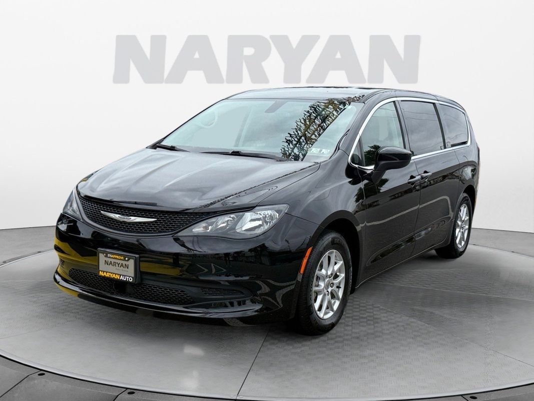 2021 Chrysler Voyager LX photo 2