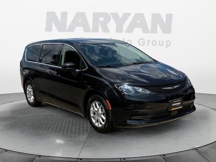 2022 Chrysler Voyager LX Van