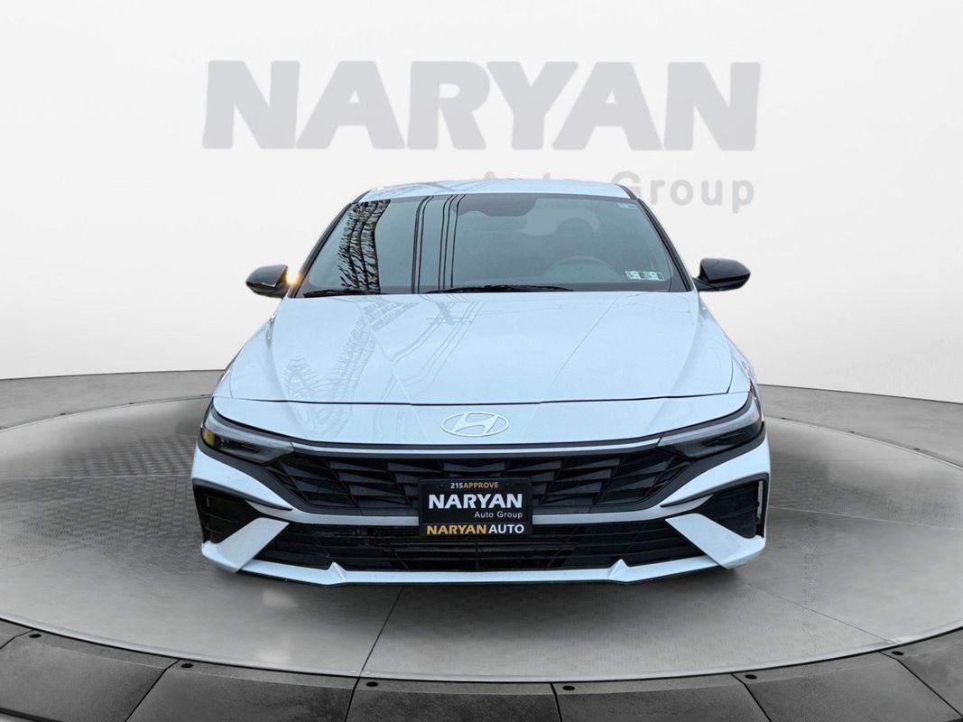 2025 Hyundai Elantra SEL Sport photo 2