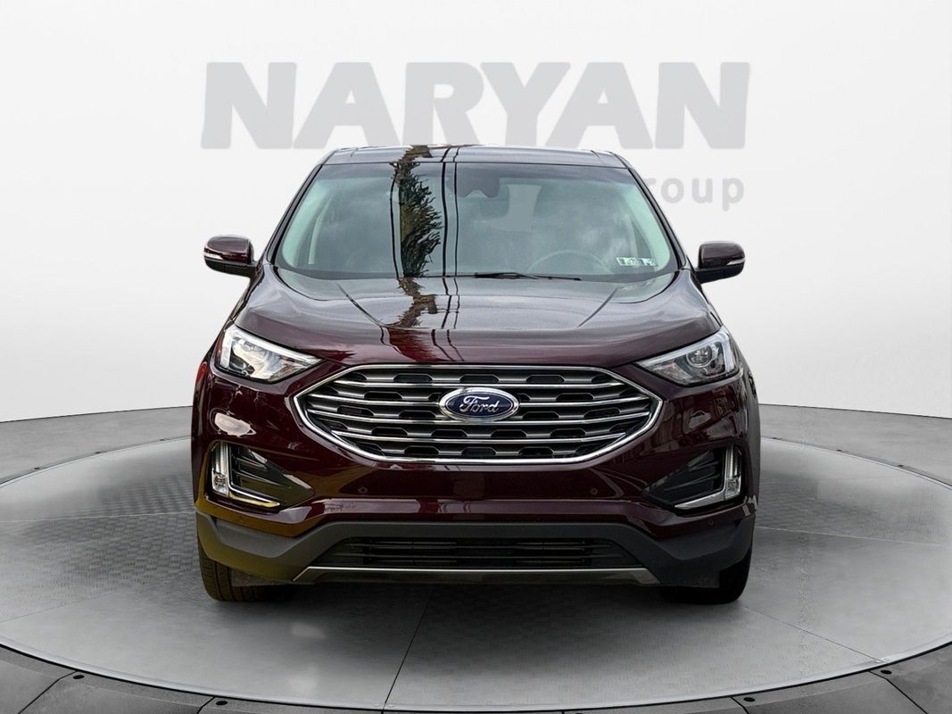 2024 Ford Edge Titanium photo 2