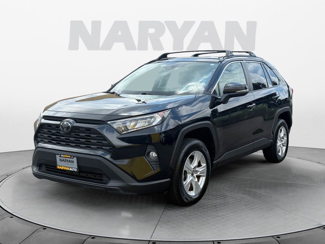 2020 Toyota RAV4 XLE photo 2