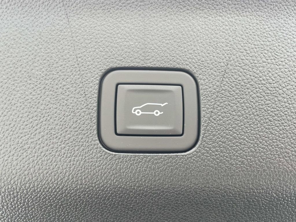 2026 Chevrolet Suburban RST - Photo 11