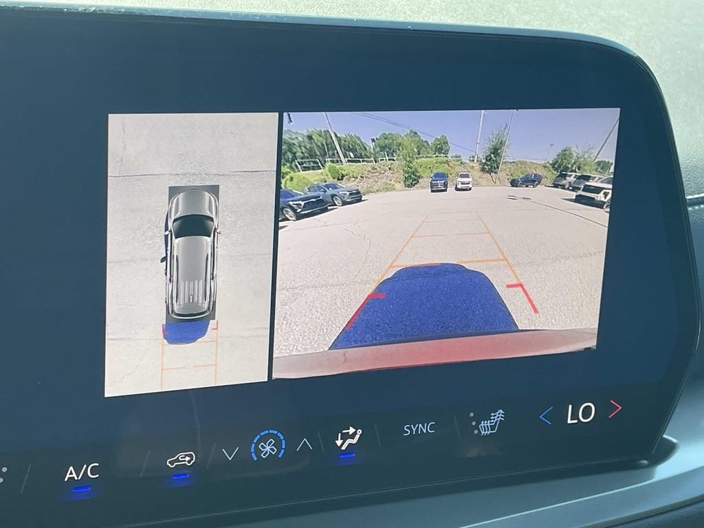 2027 Chevrolet Traverse LT - Photo 20