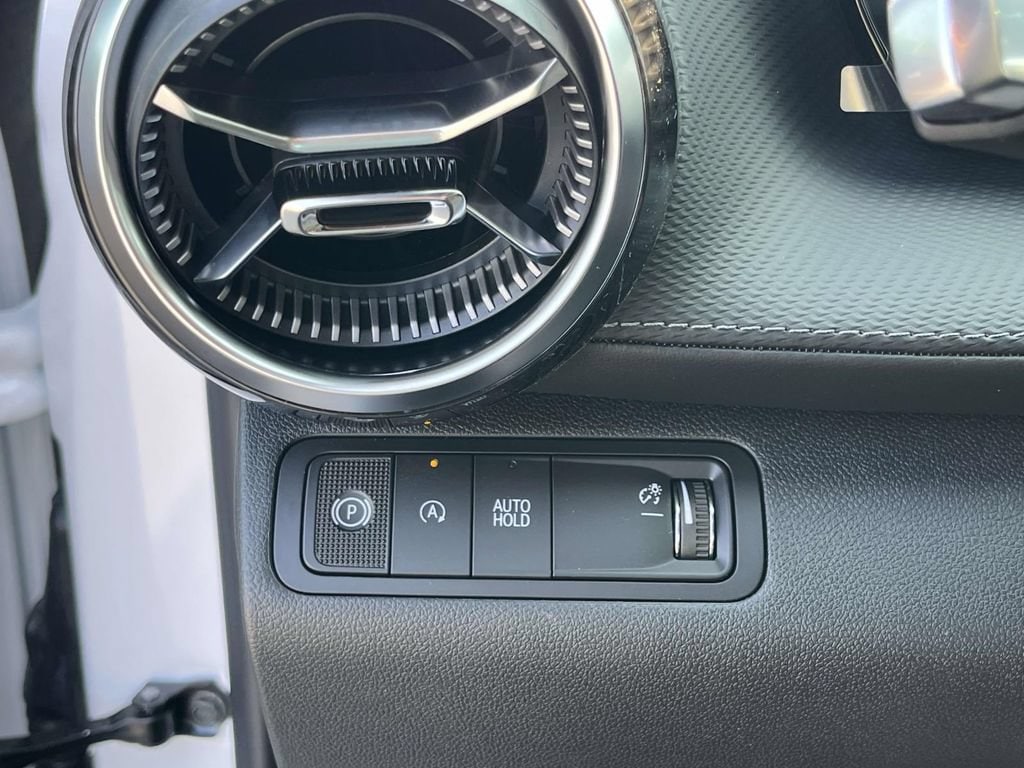 2027 Chevrolet Equinox LT - Photo 29