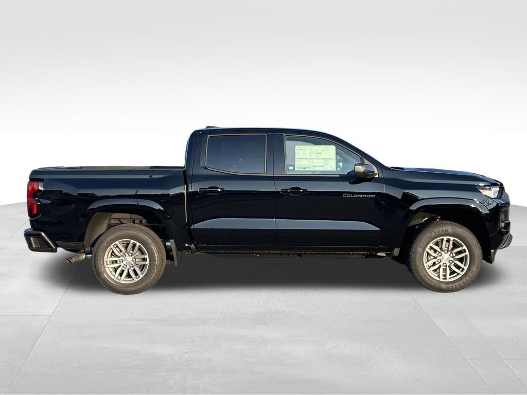 2026 Chevrolet Colorado LT photo 2
