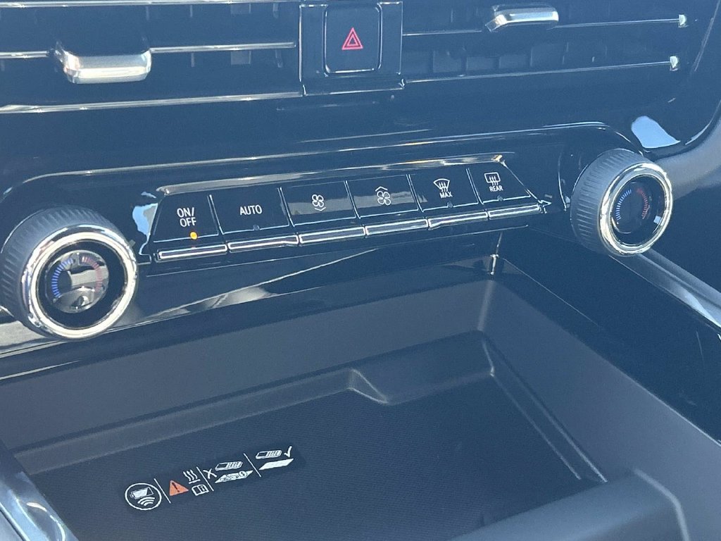 2027 Chevrolet Suburban Z71 - Photo 25