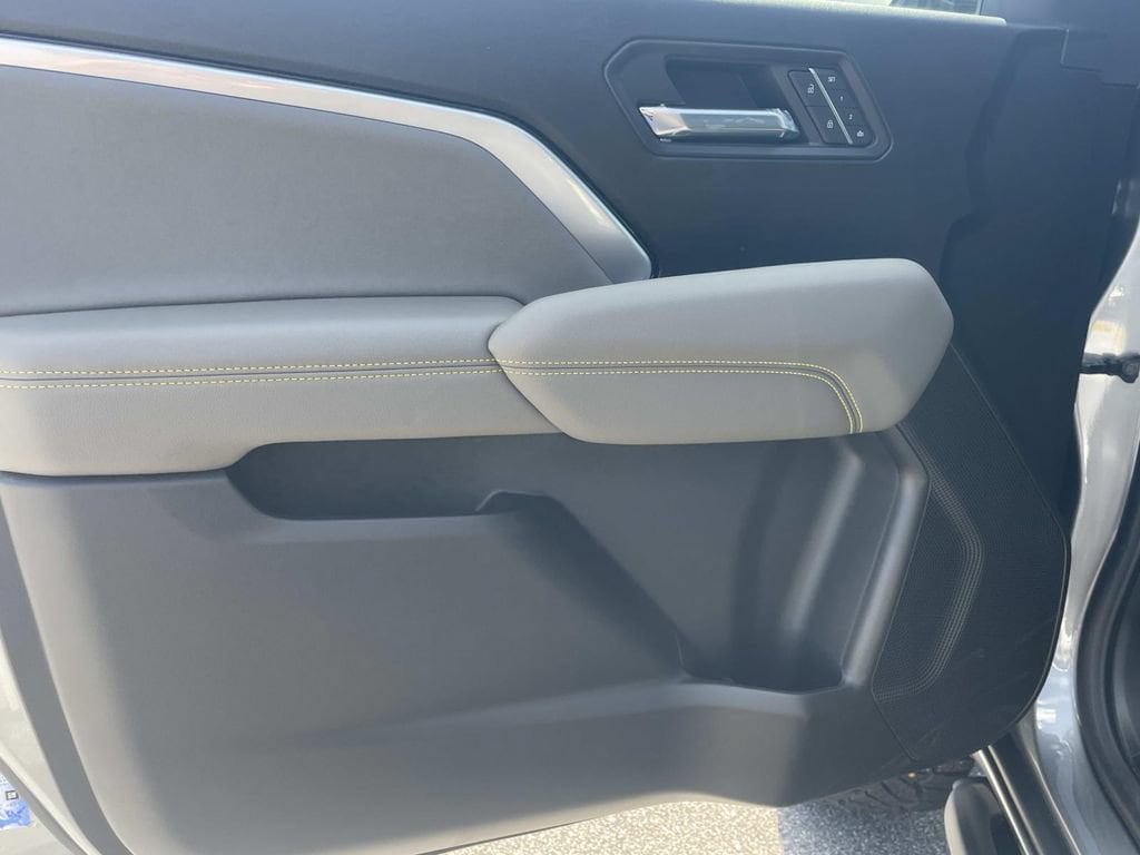 2026 Chevrolet Colorado ZR2 - Photo 14