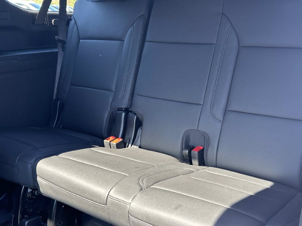 2027 Chevrolet Suburban Z71 - Photo 13