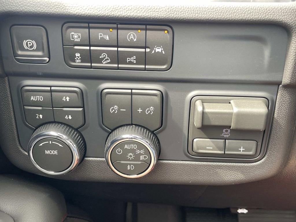 2026 Chevrolet Suburban RST - Photo 32