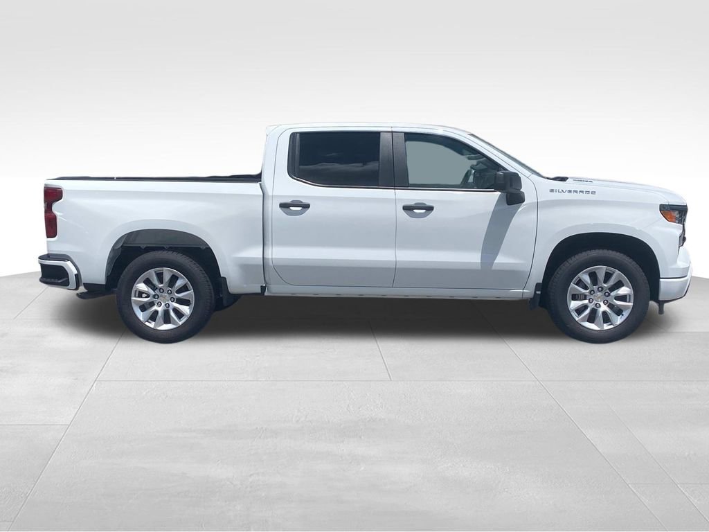 2025 Chevrolet Silverado 1500 Custom photo 2