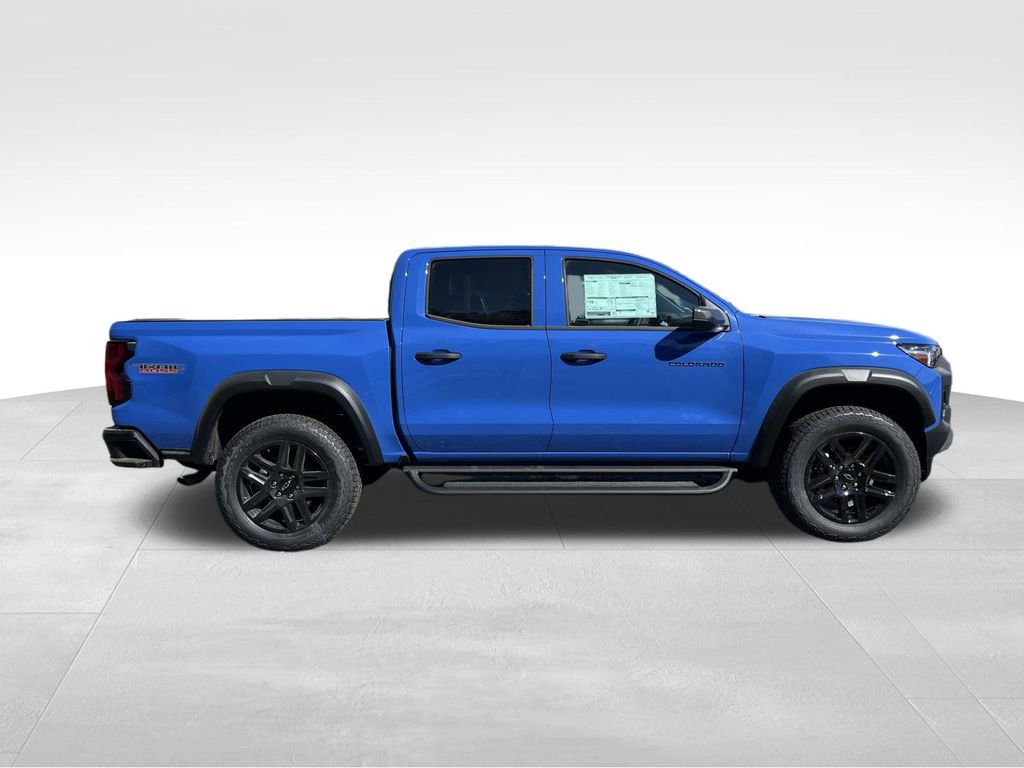 2025 Chevrolet Colorado Trail Boss photo 2