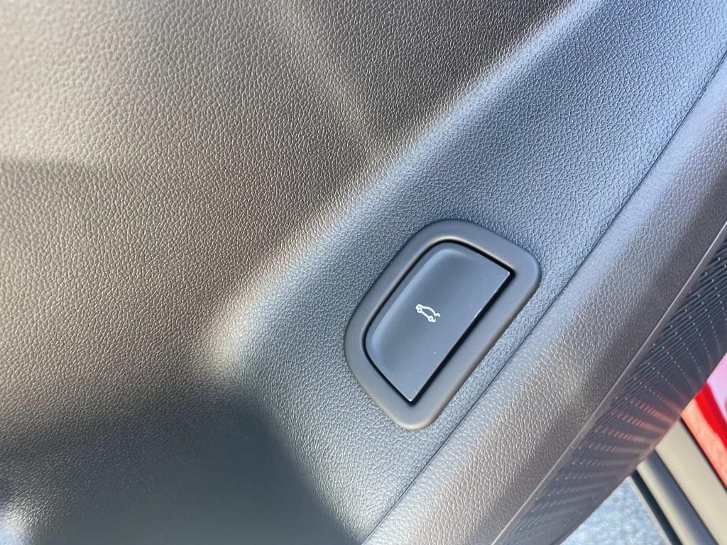 2027 Chevrolet Traverse LT - Photo 17