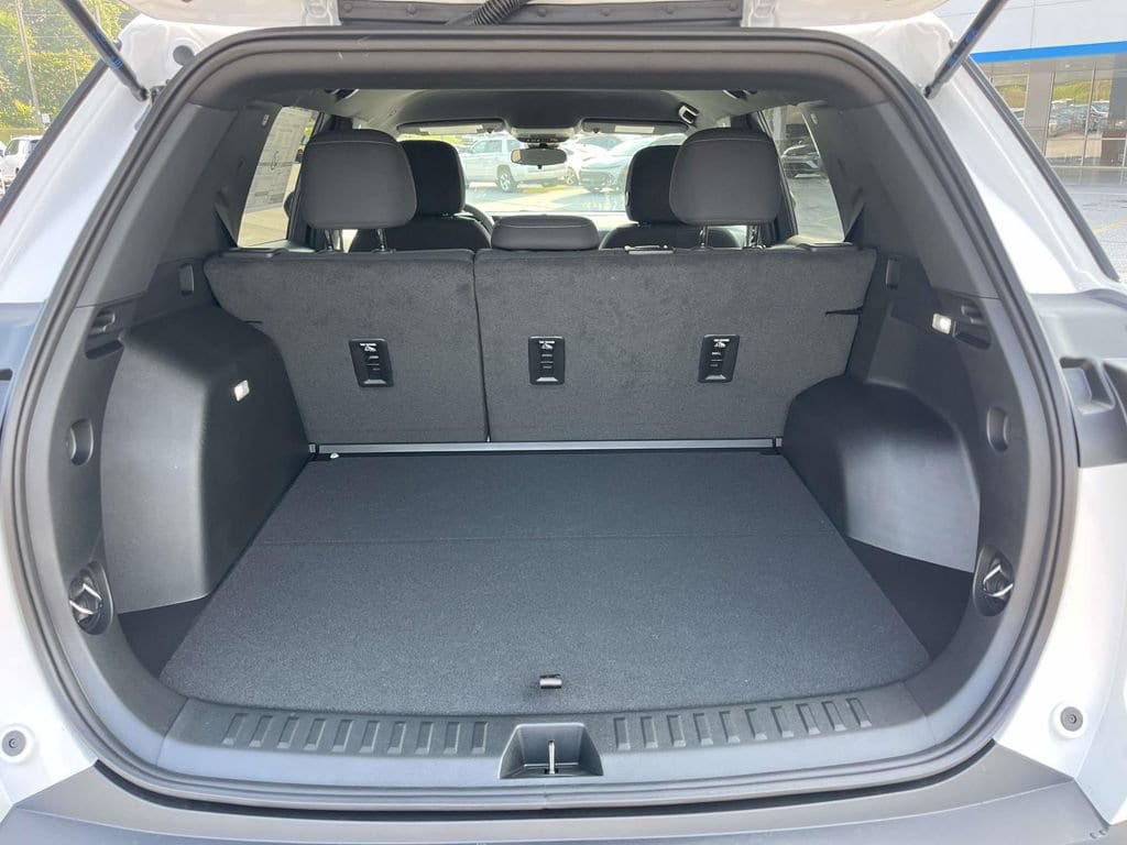 2027 Chevrolet Equinox LT - Photo 10