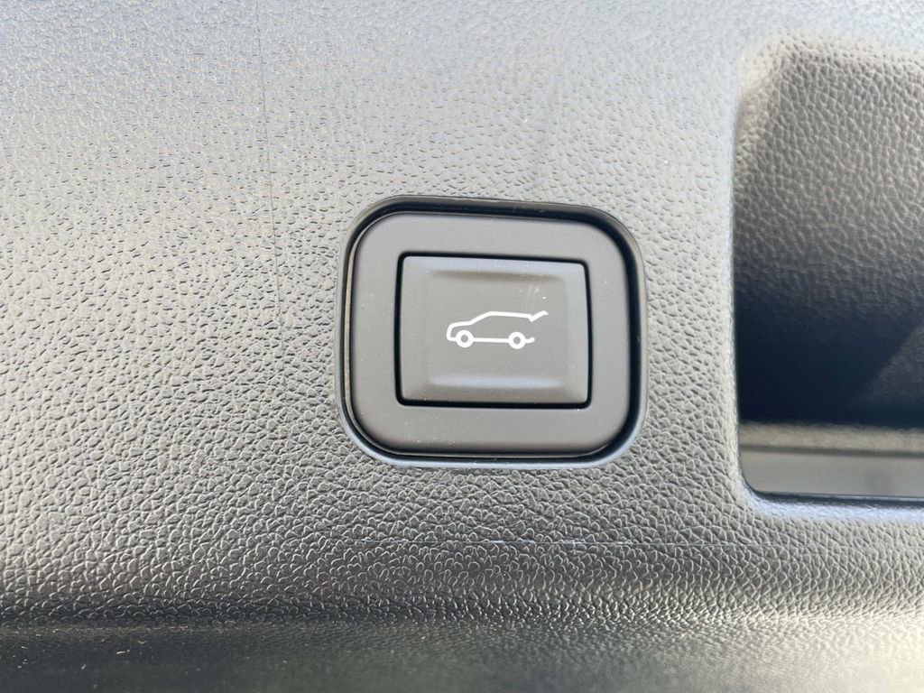 2026 Chevrolet Equinox EV RS - Photo 11