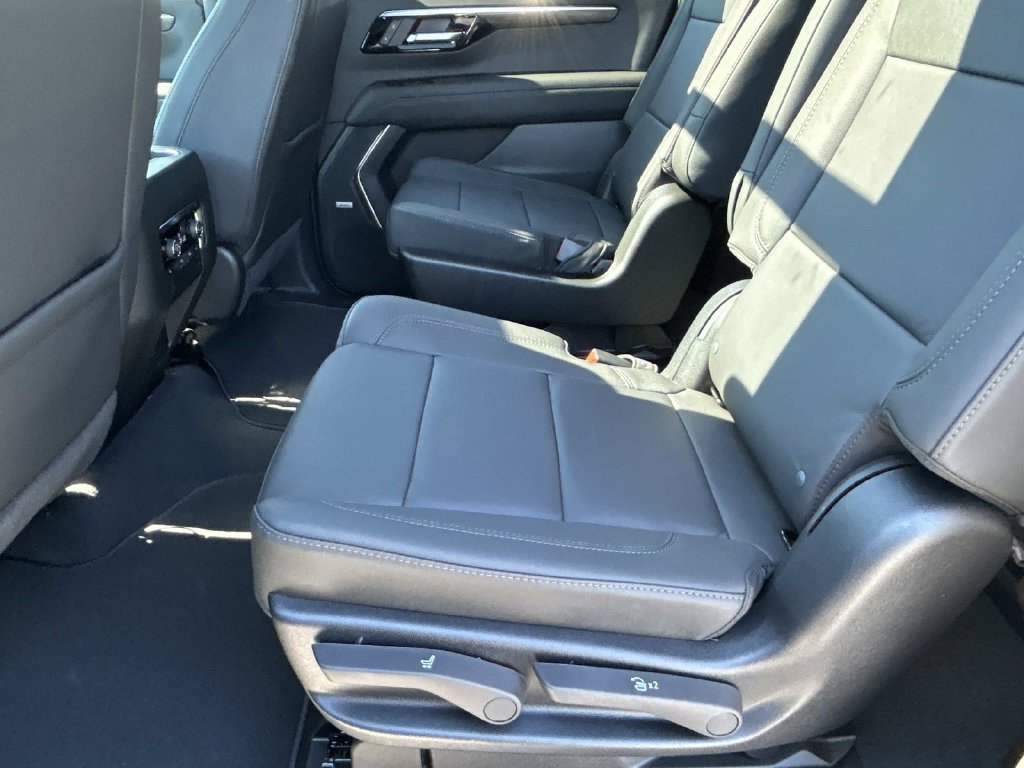 2027 Chevrolet Suburban Z71 - Photo 14