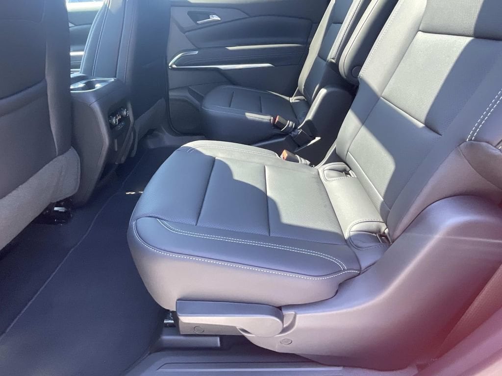 2027 Chevrolet Traverse LT - Photo 13