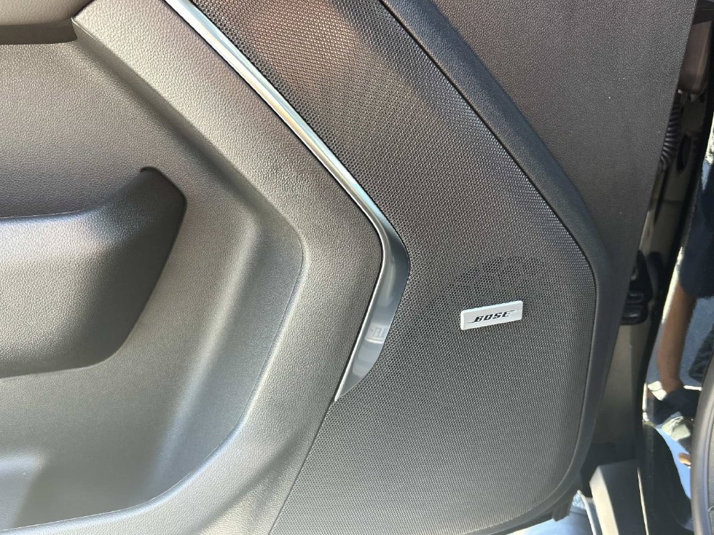 2027 Chevrolet Suburban Z71 - Photo 18