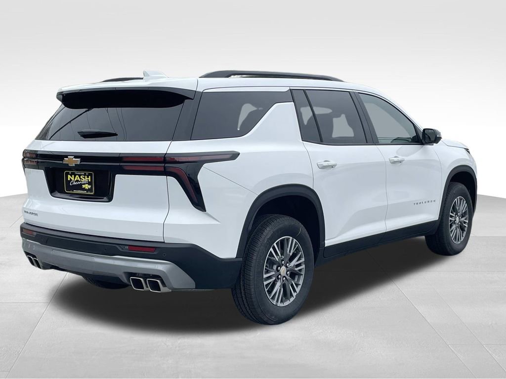 2025 Chevrolet Traverse photo 3